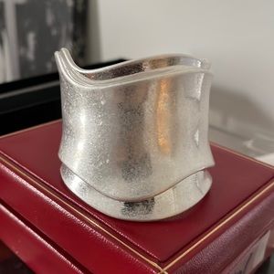 Zara LIMITED EDITION Metal bracelet with raised edges NWOT